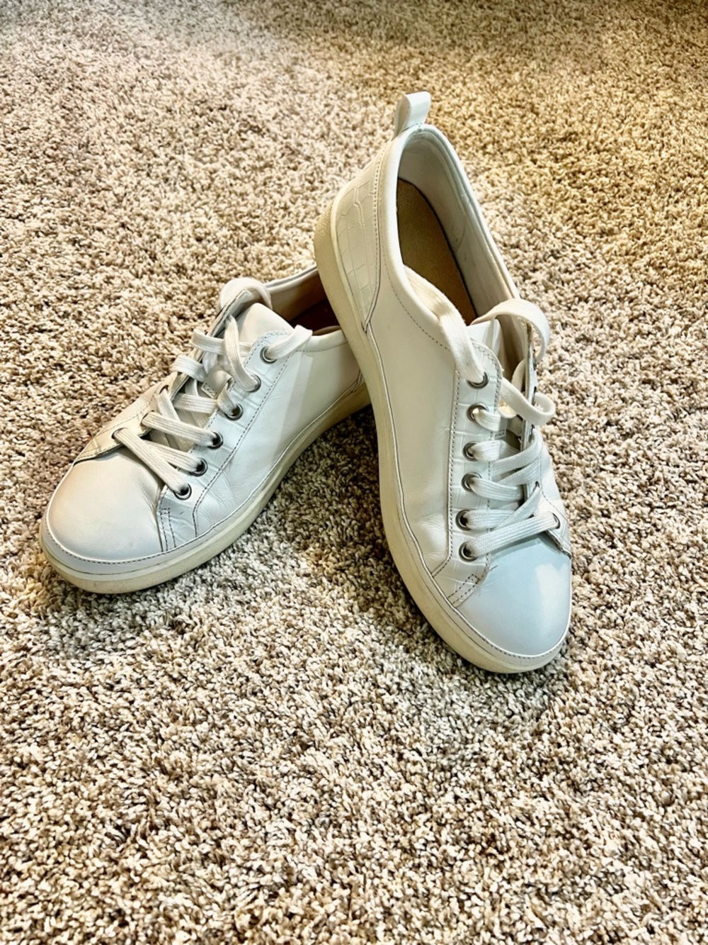 Vionic White Leather Low-Top Sneakers Size 10